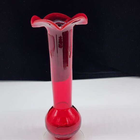 Handcrafted Red Glass Vase With Ruffled Edge & Glowing Effect Under Black Light - Picture 10 of 12